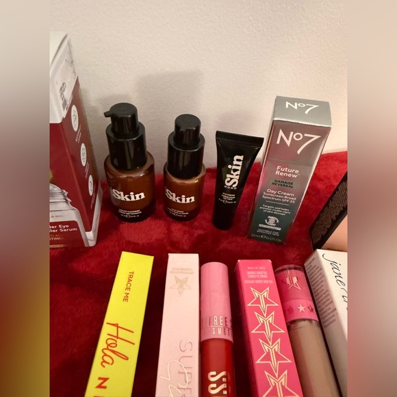 Assorted Skincare and Makeup Collection Prada, Gucci, Skin and much more - Picture 5 of 8